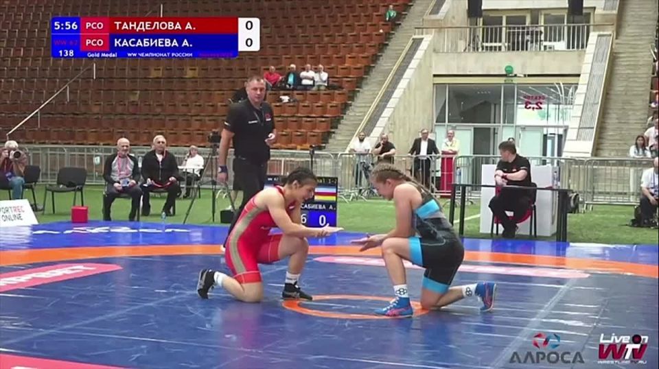 "Камень, ножницы, бумага". Осетинские спортсменки удивили всех на чемпионате России по женской борьбе
