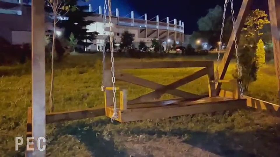 Радость для маленьких и больших: в парке им. В. Хубулова появились новые качели!