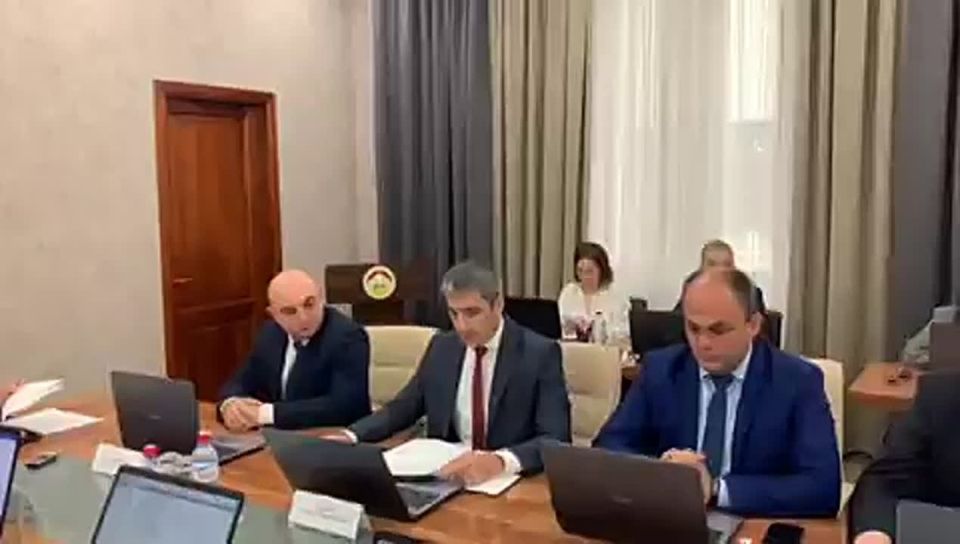 Правительство Южной Осетии утвердило новые должностные оклады для прокурорских работников и гражданского персонала прокуратуры