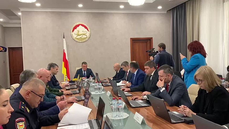 В Цхинвале проходит заседание правительства Южной Осетии