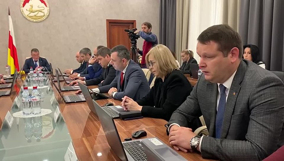 Правительство Южной Осетии одобрило реорганизацию двух государственных учреждений в сфере образования: Института повышения квалификации работников образования и Центра оценки качества образования