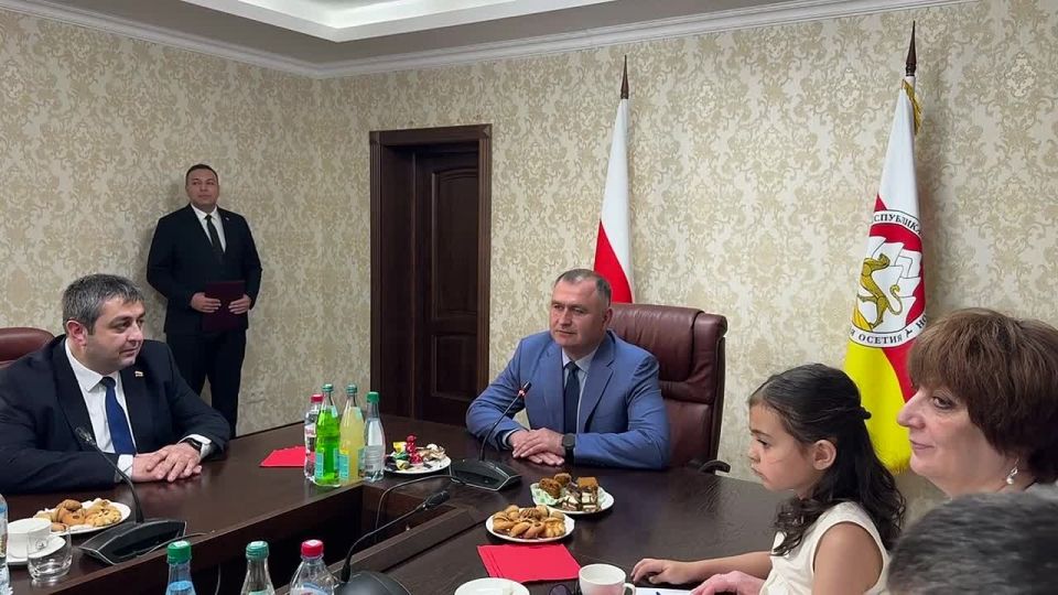 За воспитание детей и укрепление семейных ценностей: в Цхинвале чествовали многодетные семьи
