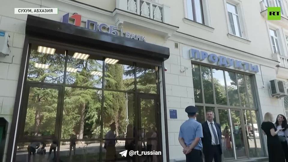 Банк ПСБ обеспечил дебетовыми картами уже почти всех российских пенсионеров, живущих в Абхазии и Южной Осетии