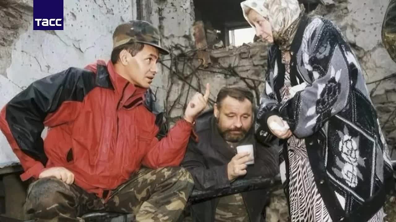 Сергей Шойгу в 33-ю годовщину ввода миротворцев в зону грузино-осетинского конфликта поделился архивными кадрами с ТАСС