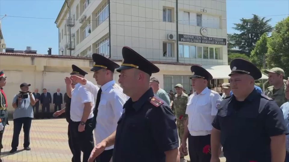 Южной Осетии проходят памятные мероприятия, приуроченные к 33-й годовщине ввода Смешанных сил по поддержанию мира в республике