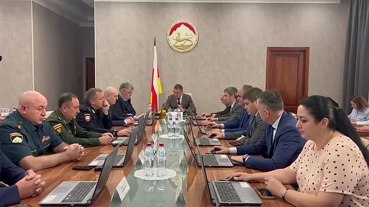 Замглавы мэра Цхинвала Алан Козаев освобожден от занимаемой должности