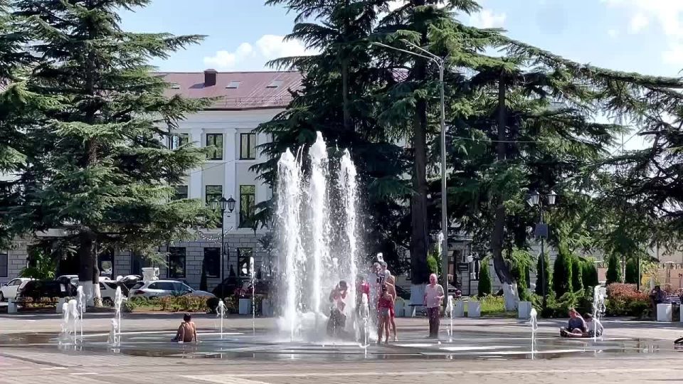 Жара бьет рекорды. Третий день подряд в Цхинвале температура днем доходит до +37…+40 на солнце