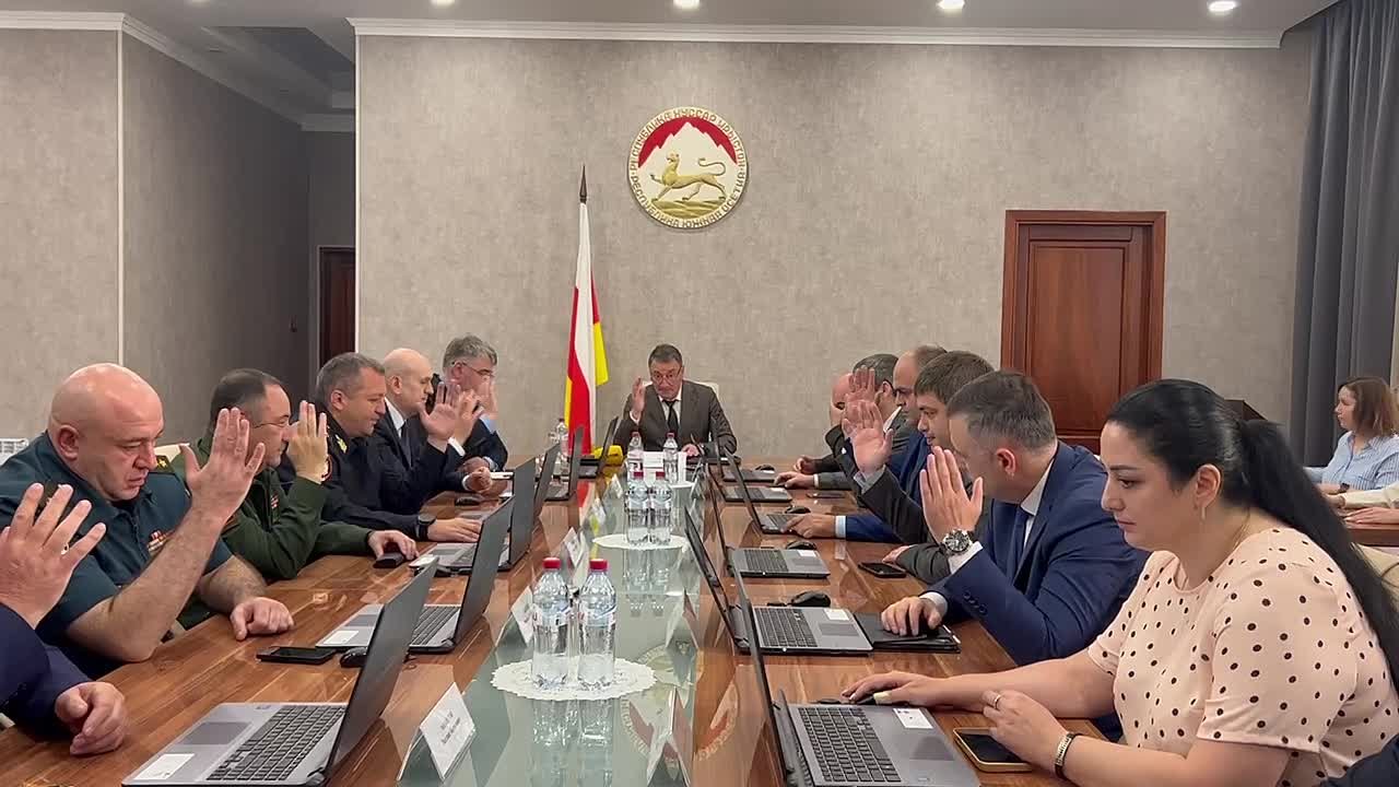 В Цхинвале проходит заседание правительства Южной Осетии