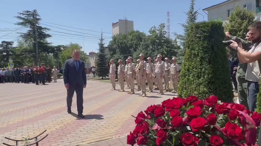 В Цхинвале почтили память миротворцев