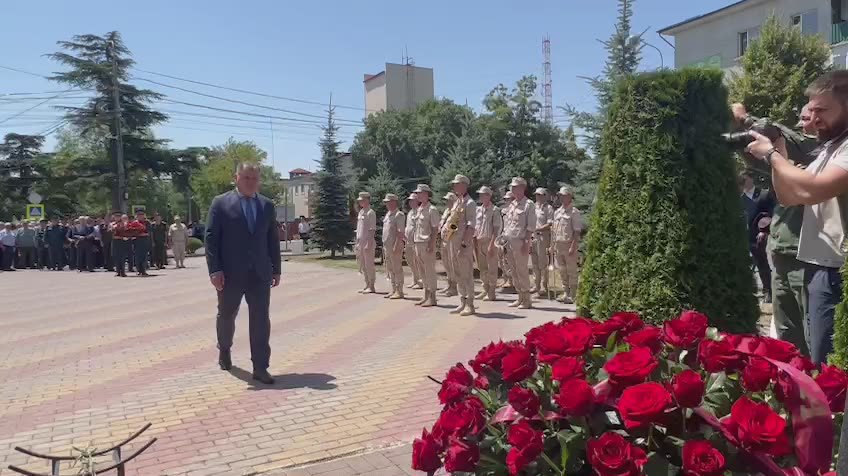 В Цхинвале почтили память миротворцев