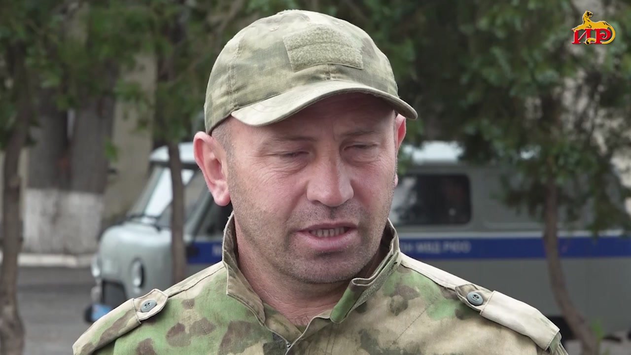 Колонна бронетехники ОМОН совершила марш-бросок в горной местности