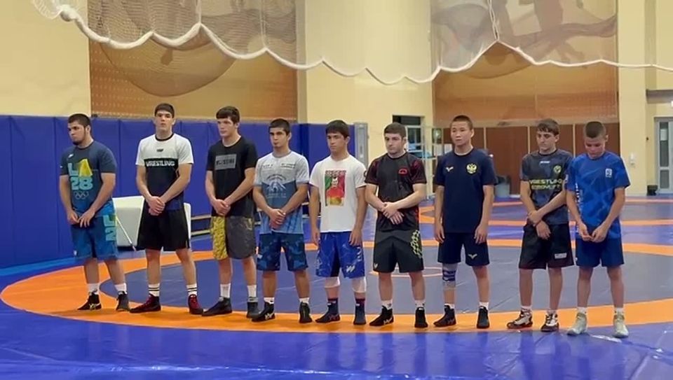 В состав сборной России для участия в первенстве мира по вольной борьбе включены Тунджай Вердиев, Иса Зангиев и Давид Дзебисов среди юношей до 18 лет