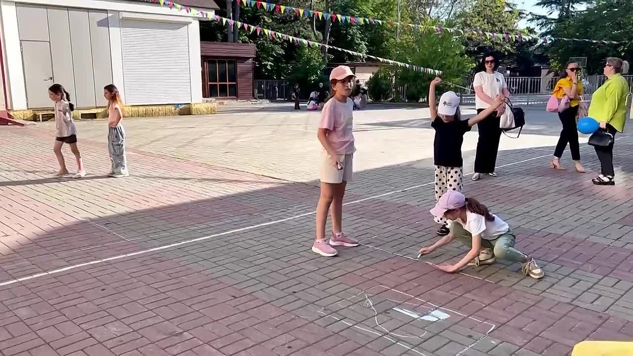 В Цхинвале проходит торжественное открытие первой смены детского летнего лагеря "Фидаен", организованного на базе Дворца детского творчества