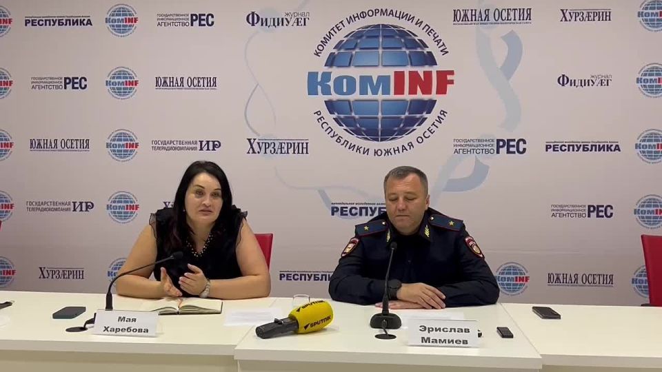 В пресс-центре Комитета информации и печати в Цхинвале проходит пресс-конференция с министром внутренних дел Южной Осетии Эриславом Мамиевым