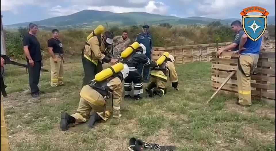 Пожарные и спасатели МЧС РЮО совершенствуют профессиональные знания и навыки