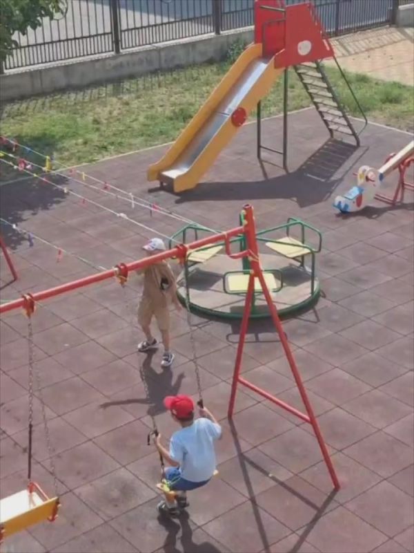 Доброе утро, Осетия!. Воскресенье, 3 августа, жара продолжается, днем воздух прогреется до +31 °C, ночью — около +20 °C. Желаем вам хорошего дня и отдыха! Следите за важными событиями в наших социальных сетях: Facebook