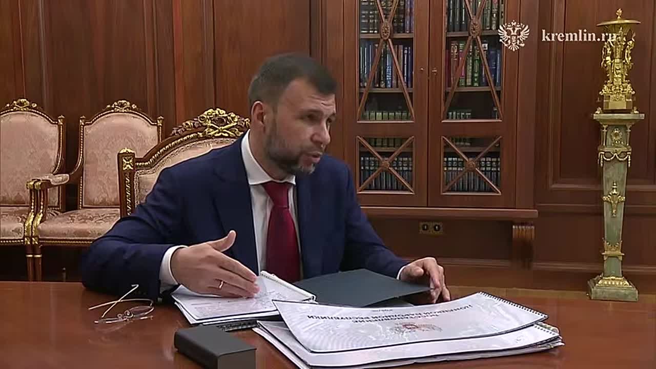Владимир Путин принял с докладом главу ДНР Дениса Пушилина