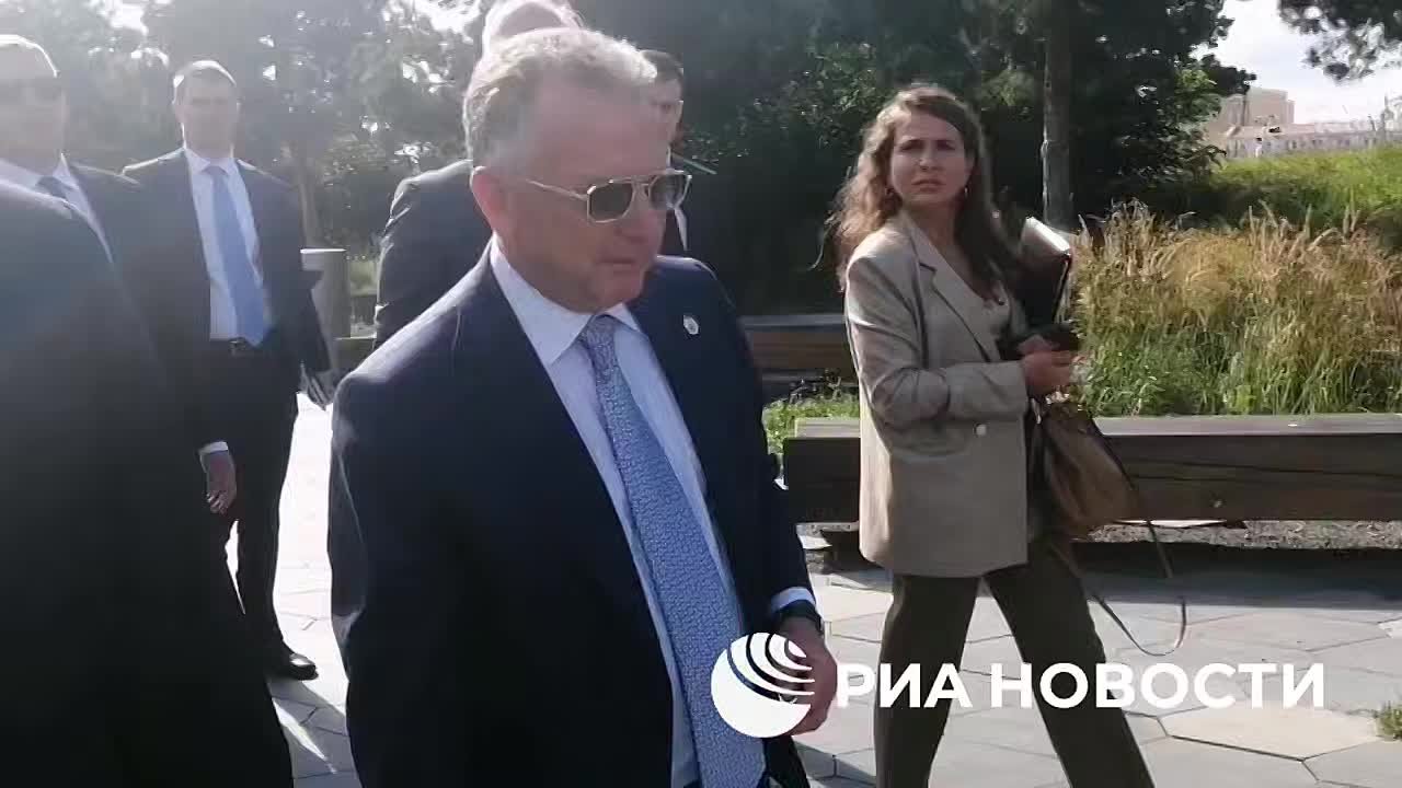 Спецпосланник президента США Стив Уиткофф прибыл в среду в Москву