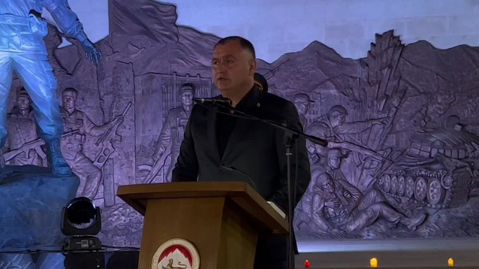 Южная Осетия являются частью большого Русского мира, где считают мир самой дорогой ценностью, но при этом готовы с оружием в руках встать на защиту своих братьев, когда это необходимо - президент Южной Осетии Алан Гаглоев