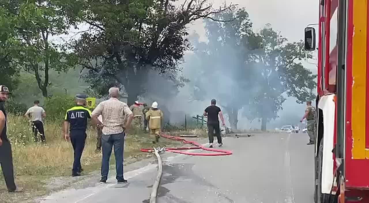 В результате ДТП в селе Чъех Цхинвальского района загорелась автомашина «Nissan Elgrand»