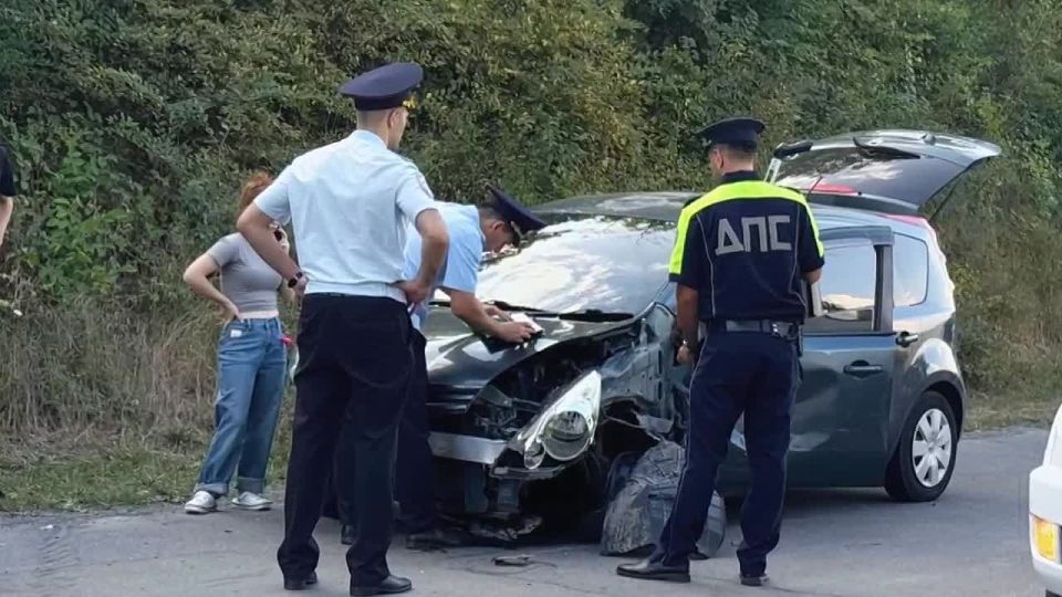 Серьезных пострадавших нет: в МЧС сообщили подробности ДТП с участием трех машин