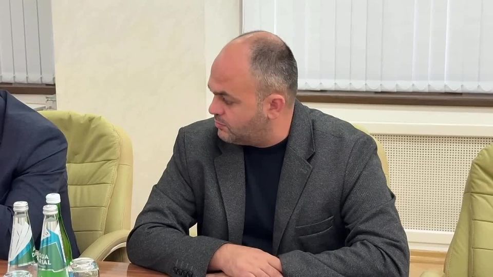Министр экономического развития Сармат Котаев отчитался президенту о встрече с российскими коллегами по вопросу ценообразования на электроэнергию для югоосетинского предприятия