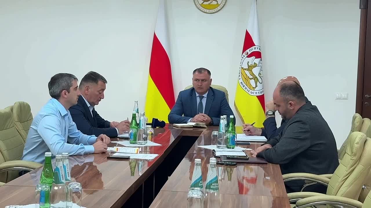 Президент Алан Гаглоев в ходе встречи с премьером поднял вопрос выдачи кредита Министерству сельского хозяйства