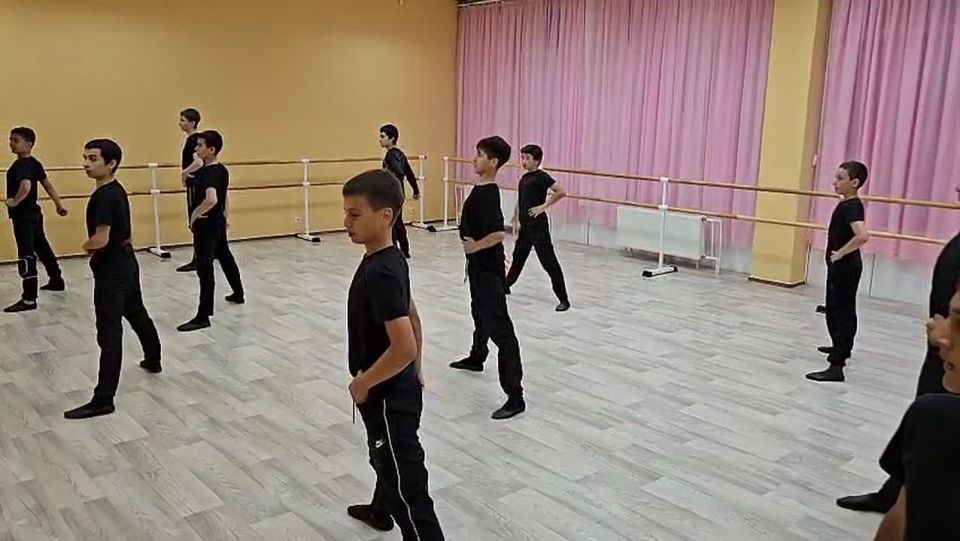 По две репетиции в день: воспитанники Хореографической школы-студии при Министерстве культуры активно готовятся к выступлению в Москве