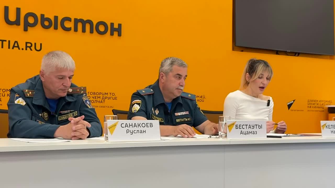 Пенсионное обеспечение, модернизацию и повышение зарплат сотрудникам МЧС обсудят в Sputnik