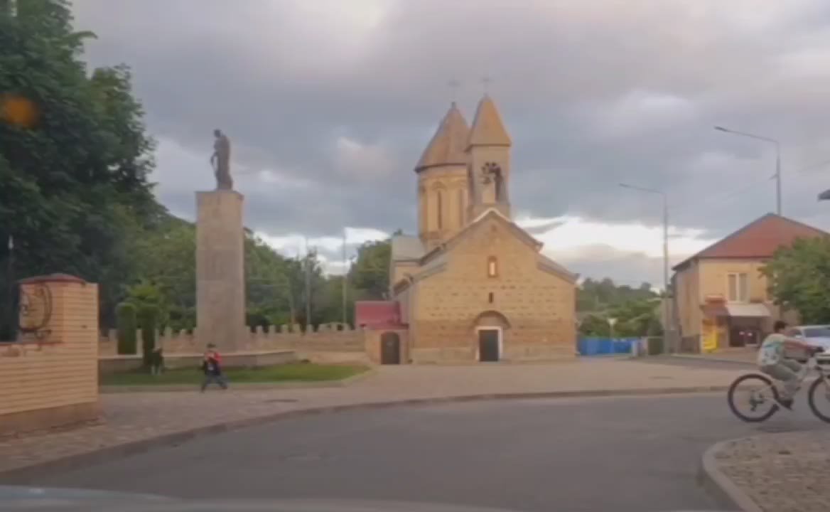 Доброе утро, Осетия!. Четверг, 14 августа, днем температура воздуха +26 °C, ночью — +13 °C. Хорошего дня! Следите за важными событиями в наших социальных сетях: Facebook