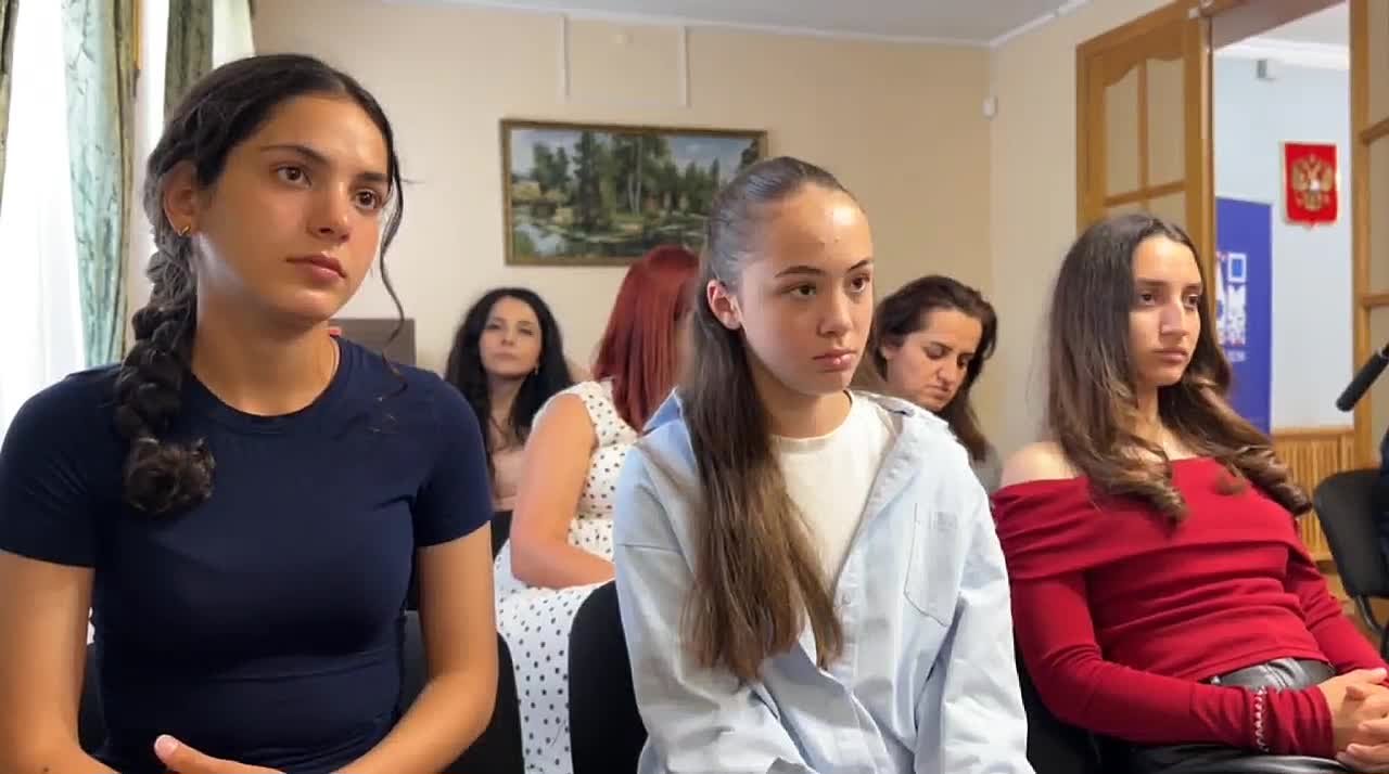 Яркие впечатления из «Артека»: глава Русского дома встретился с детьми из Южной Осетии