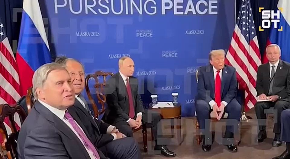 Путин и Трамп воздержались от реплик для прессы в начале переговоров и не стали отвечать на вопросы СМИ