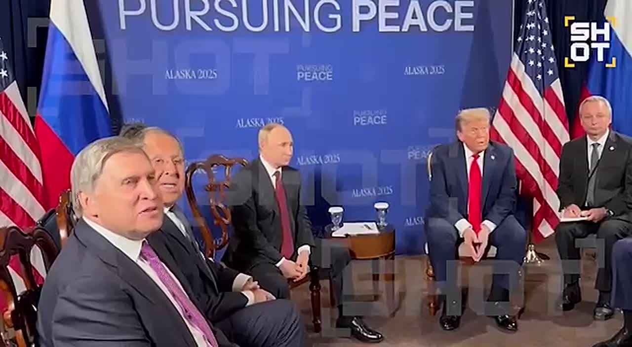 Путин и Трамп воздержались от реплик для прессы в начале переговоров и не стали отвечать на вопросы СМИ
