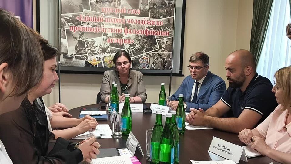 В Русском доме Цхинвала прошёл круглый стол на тему "Единый подход молодёжи по противодействию фальсификации истории"