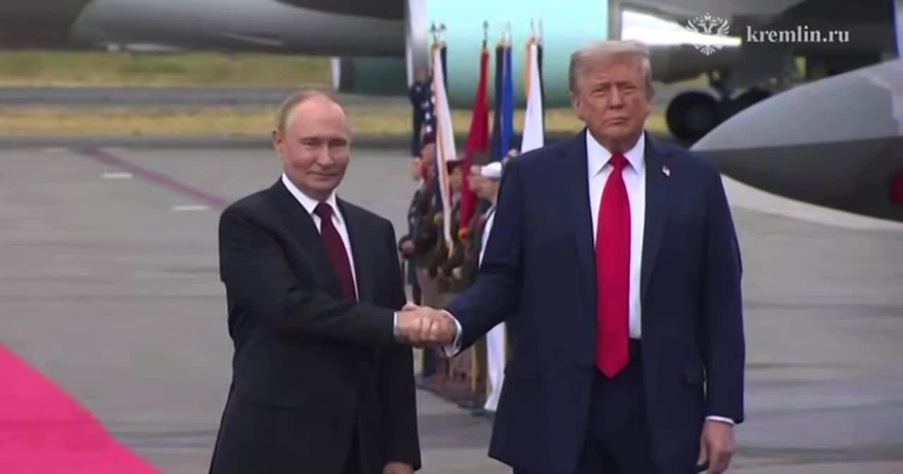 Историческая встреча Путина и Трампа в самом разгаре