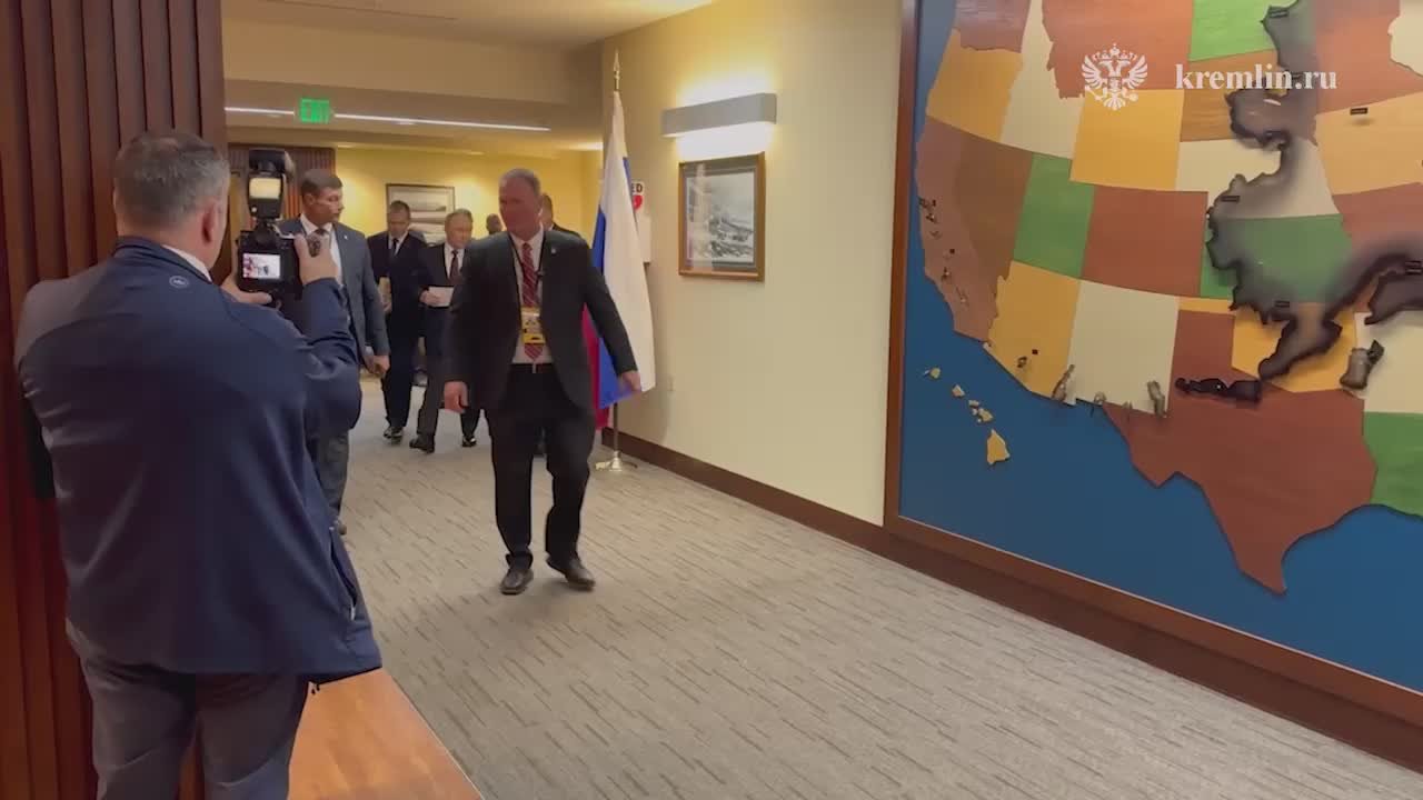 Переговоры Путина и Трампа в узком составе завершились