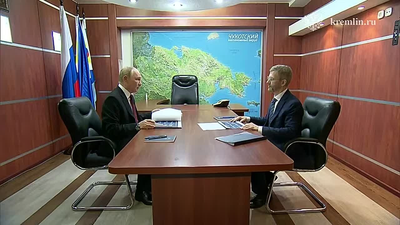 Путин встретился с губернатором Чукотского автономного округа Владиславом Кузнецовым в Анадыре