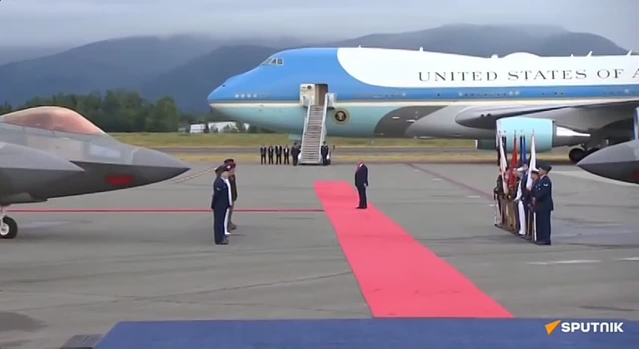 Путин и Трамп встретились в Анкоридже как старые друзья, которые давно не виделись, пишет итальянская газета La Repubblica