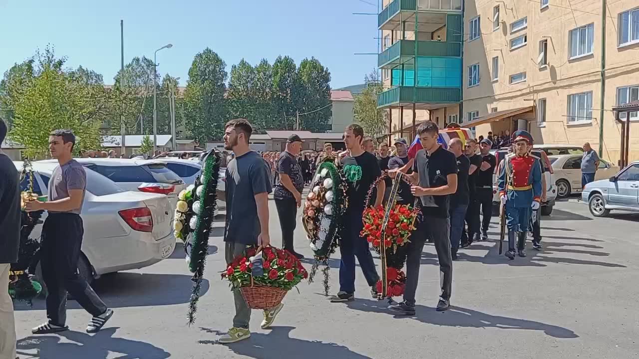 В Цхинвале проводили в последний путь бойца, погибшего на СВО