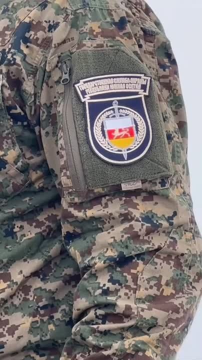 Офицеры Госохраны Южной Осетии покорили гору Халаца в честь 17-й годовщины признания независимости Республики Южная Осетия Российской Федерацией