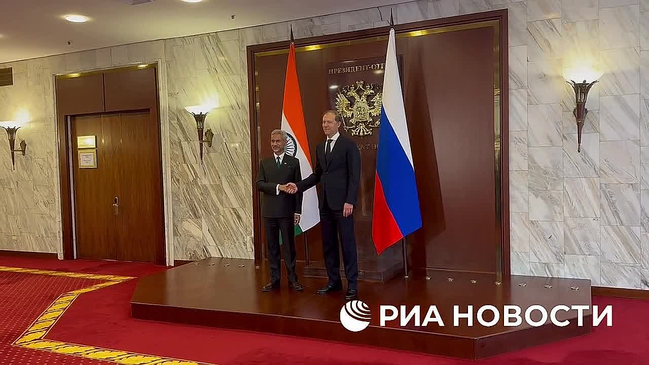 Медиахолдинг RT планирует до конца года запустить телеканал RT India в Нью-Дели, cообщил первый вице-премьер России Денис Мантуров