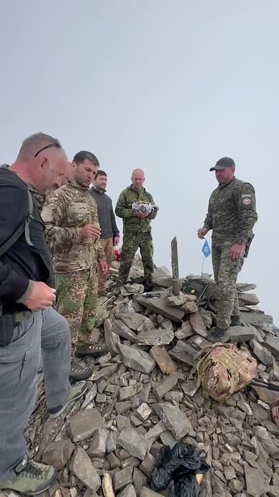 Офицеры Государственной службы охраны совершили восхождение на самую высокую гору Южной Осетии - Халаца (Халасхох)