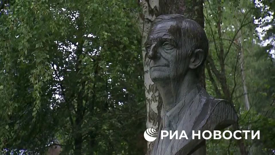 В Сарове президента России у трапа самолета встретила представительная делегация
