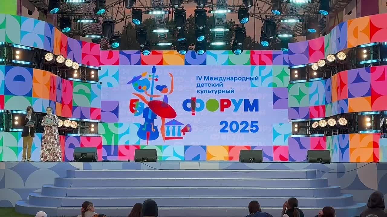 Второй день в Москве проходит IV Международный детский культурный форум, в котором принимают участие юные артисты ансамбля "Кафт" Хореографической школы-студии при Министерстве культуры РЮО