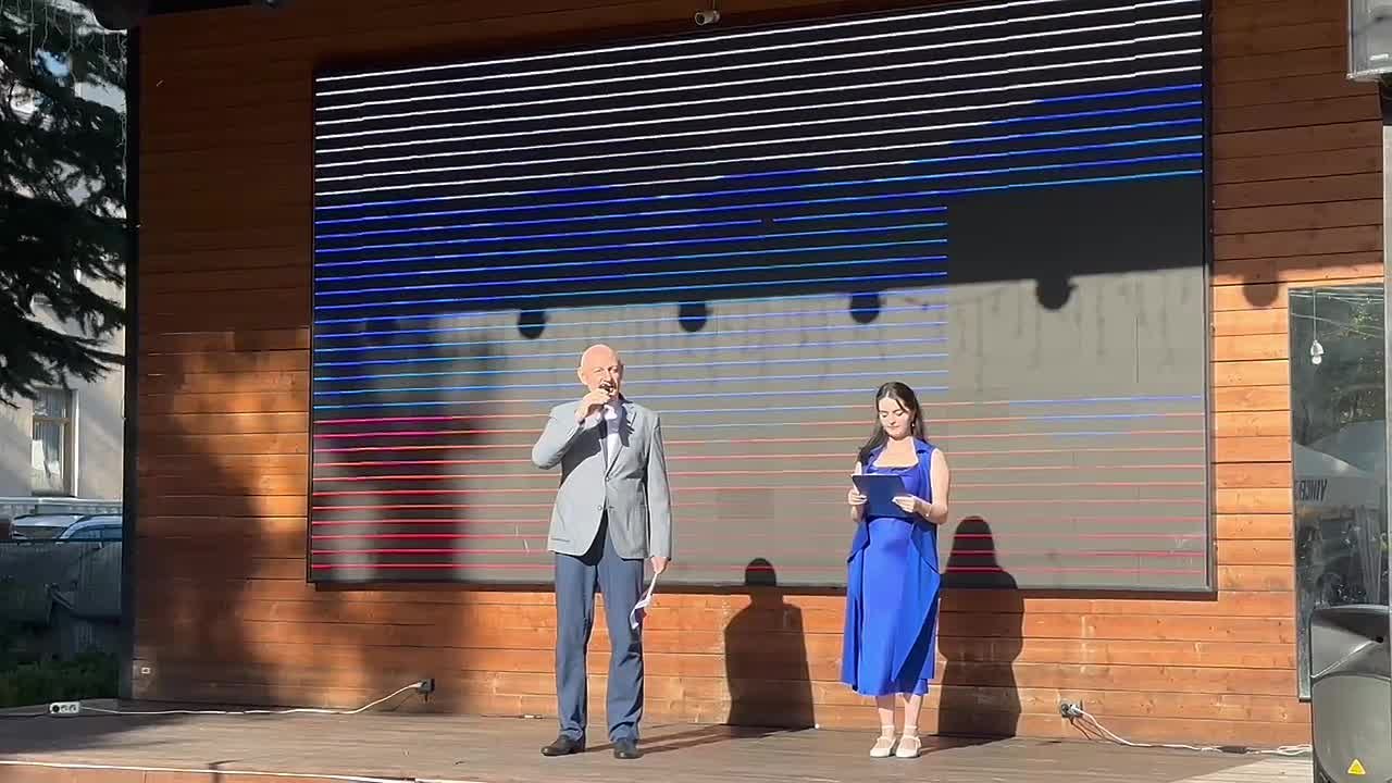 В Цхинвале проходит торжественное празднование Дня Государственного флага России