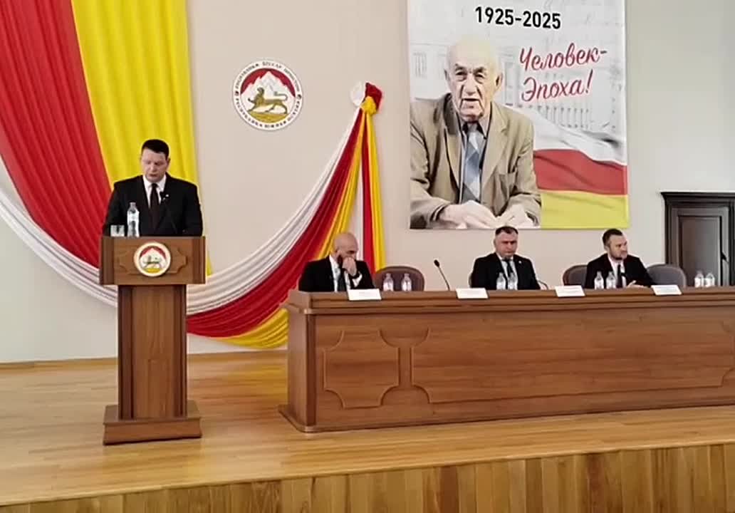 В школы Южной Осетии поступят новые учебники по осетинскому языку и другим предметам