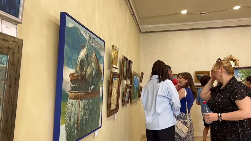 В выставочном зале в Цхинвале открылась выставка Вадима Каджаева "Горными тропами"