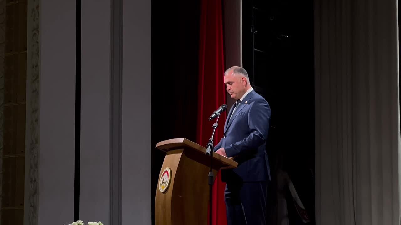 Президент объявил минуту молчания в память о тех, кто отдал свои жизни за мирное небо