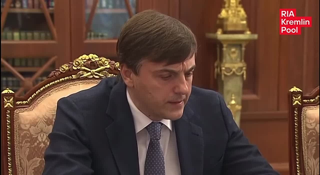 Министр просвещения Сергей Кравцов сообщил президенту Владимиру Путину о том, как российский школьник одержал победу над искусственным интеллектом