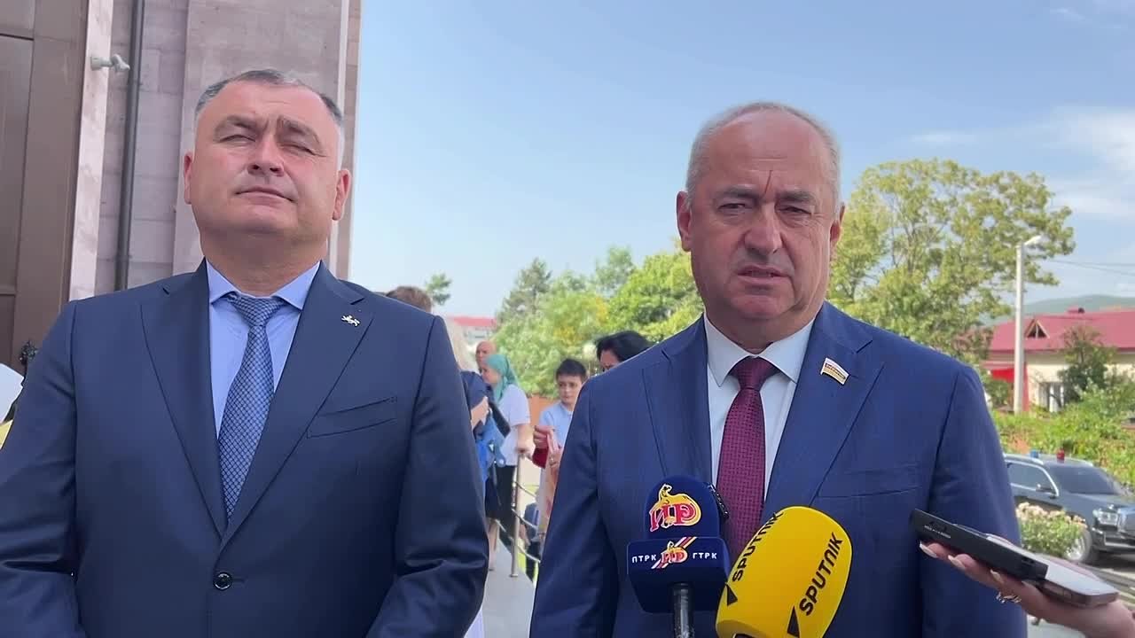Председатель парламента Северной Осетии Таймураз Тускаев также поздравил жителей Южной Осетии с праздником